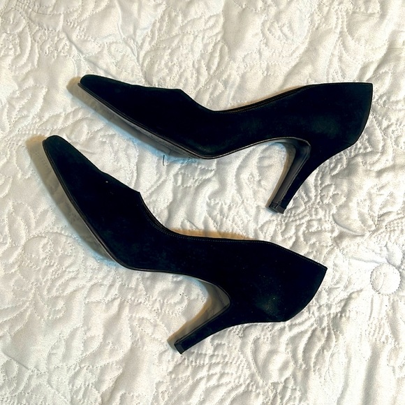 Salvatore Ferragamo vintage black suede heels, EUC, size 6B. - Picture 2 of 10